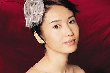 Lê Tư mở tiệc mừng năm mới cho em trai