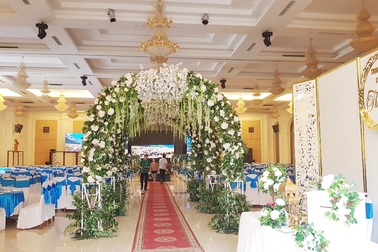 Nhà hàng tổ chức đám cưới có khách nhập viện: “Gia chủ thuê người ngoài vào nấu ăn”