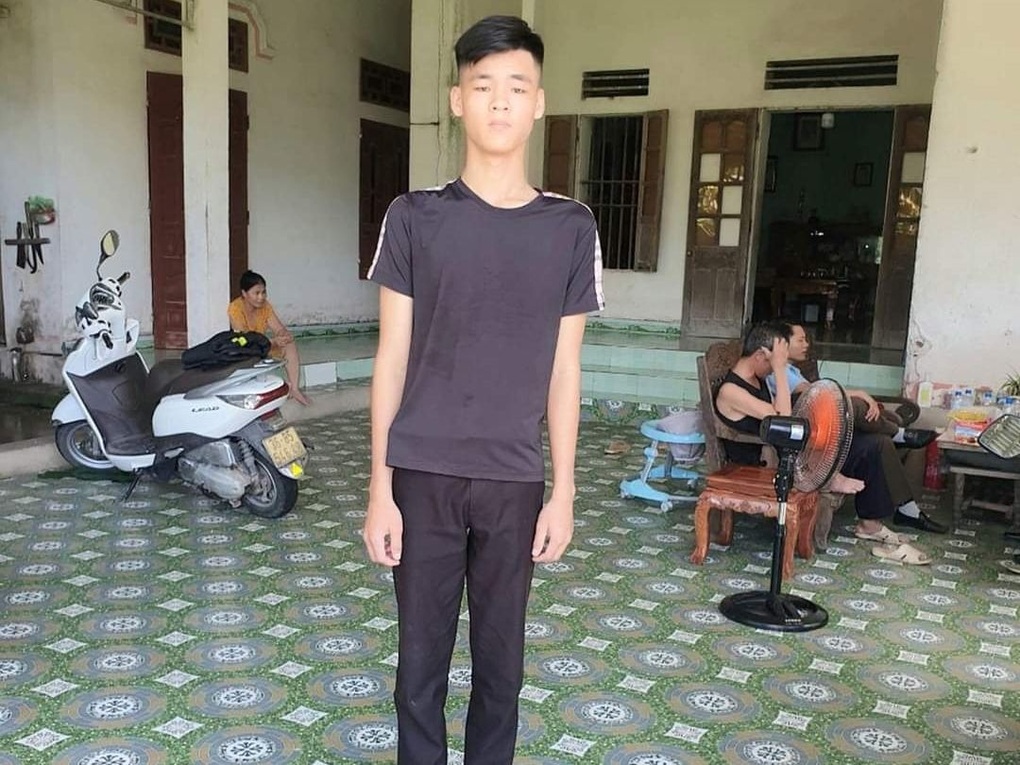 Nam sinh lao xuống hố công trình cứu 4 học sinh đuối nước - 1 Nam sinh lao xuống hố công trình cứu 4 học sinh đuối nước - 1