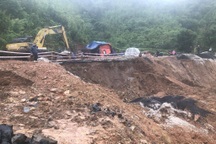 Tuyến đường nối hai xã vùng sâu vùng xa sạt lở trầm trọng