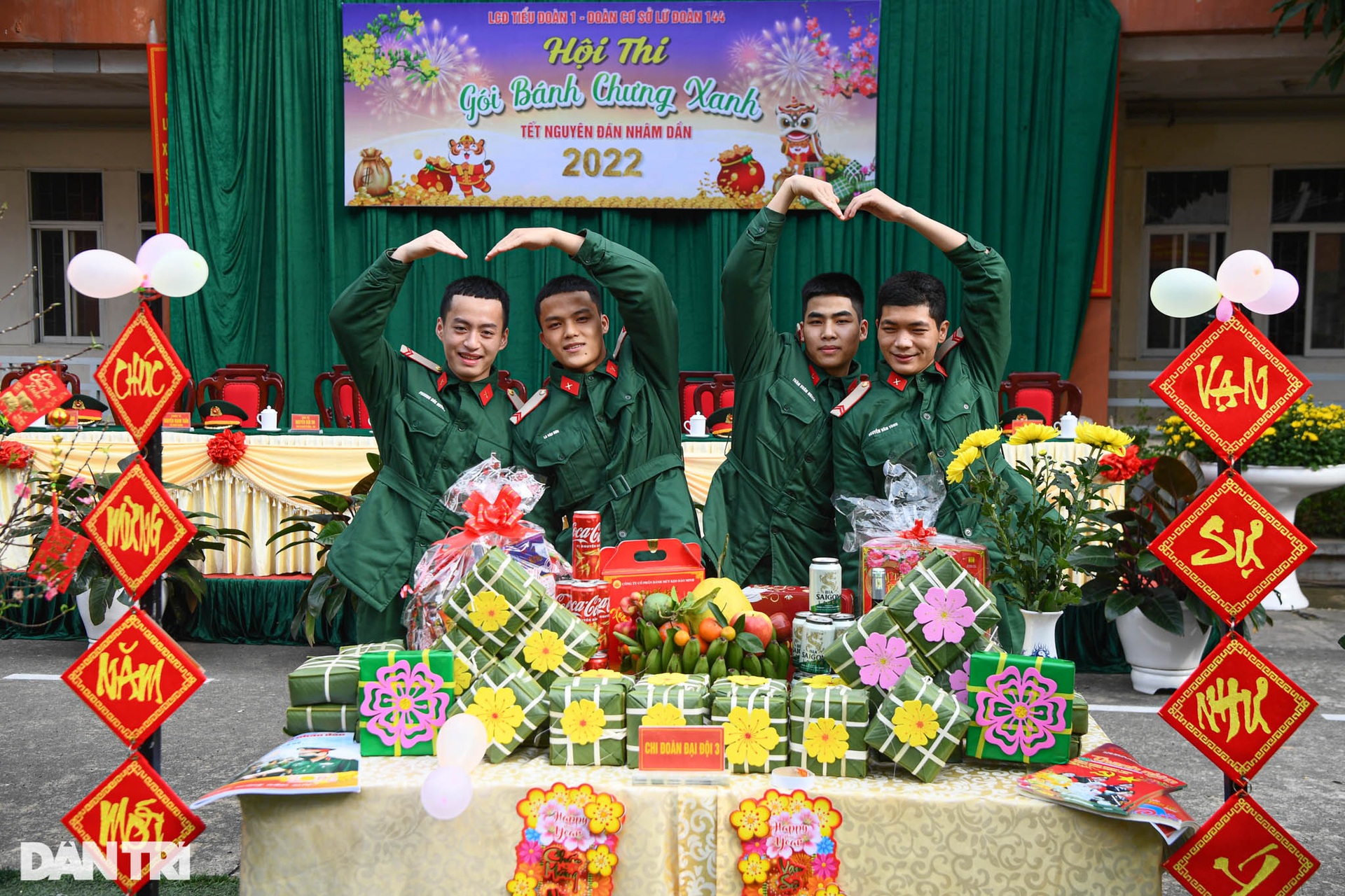 Các chiến sĩ Lữ đoàn Cận vệ trổ tài gói bánh chưng đón Tết - 15 Các chiến sĩ Lữ đoàn Cận vệ trổ tài gói bánh chưng đón Tết - 15