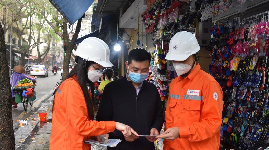 EVNHANOI tư vấn khách hàng cách tiết kiệm điện - 1 EVNHANOI tư vấn khách hàng cách tiết kiệm điện - 1