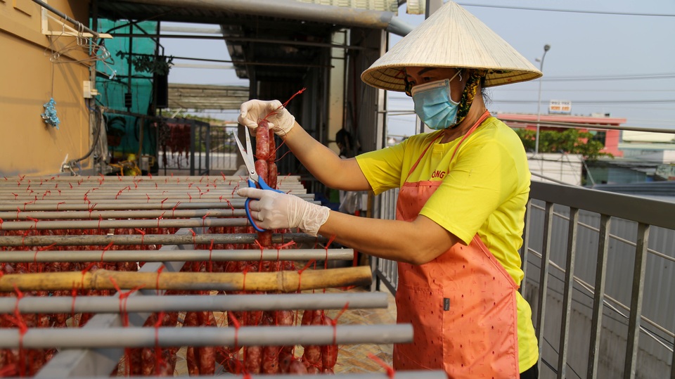 Bán cả chục tấn lạp xưởng mùa Tết, thu lợi hơn 1 tỷ đồng - 2 Bán cả chục tấn lạp xưởng mùa Tết, thu lợi hơn 1 tỷ đồng - 2