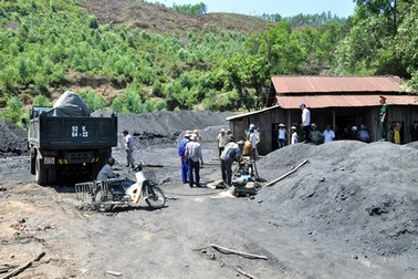 Bắt hai đối tượng khai thác than lậu làm chết người