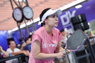 Những bóng hồng rạng rỡ, khỏe khoắn đổ bộ giải pickleball Dân trí 20 năm - 6
