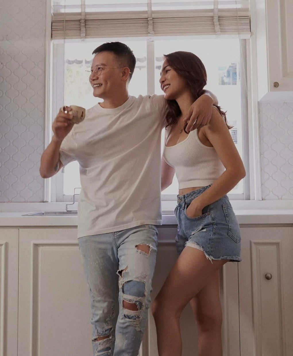 Hoàng Bách và vợ siêu mẫu: 17 năm mặn nồng, chồng triệt sản để vợ đỡ vất vả - 1