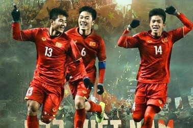 Cầu thủ ghi bàn được tặng áo dài dát vàng