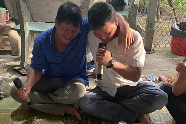 Cuộc hội ngộ bất ngờ của đồng đội 21 năm trước nhờ hai con ra mắt gia đình