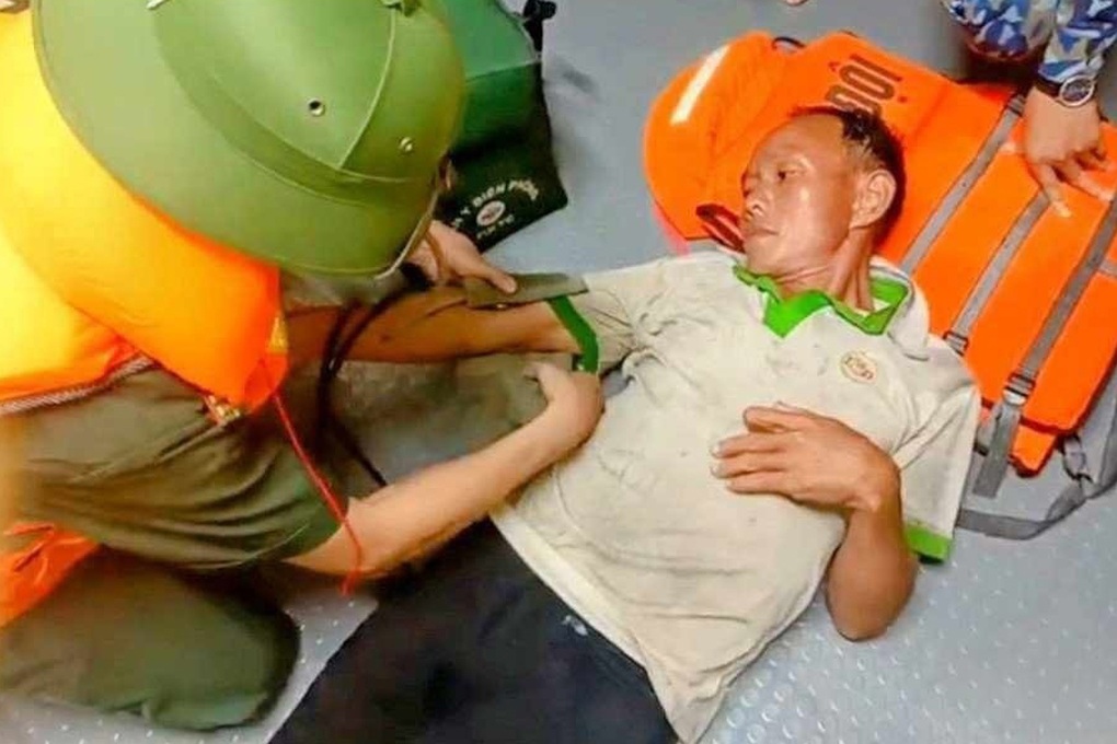 Cứu tàu cá gặp nạn trôi dạt trên vùng biển tỉnh Hưng Yên - 1 Cứu tàu cá gặp nạn trôi dạt trên vùng biển tỉnh Hưng Yên
