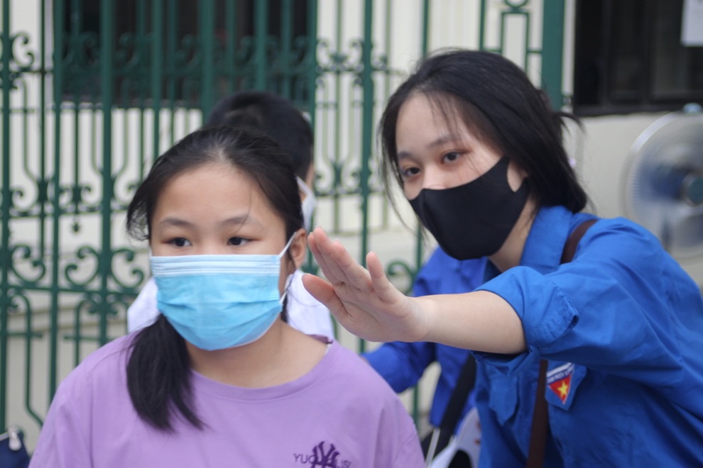 Hôm nay, hơn 3000 thí sinh tranh tài vào lớp 6 trường THCS Nguyễn Tất Thành - 2 Hôm nay, hơn 3000 thí sinh tranh tài vào lớp 6 trường THCS Nguyễn Tất Thành - 2
