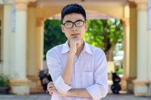 Cậu học trò nghèo thủ khoa toàn quốc, chưa một ngày học thêm