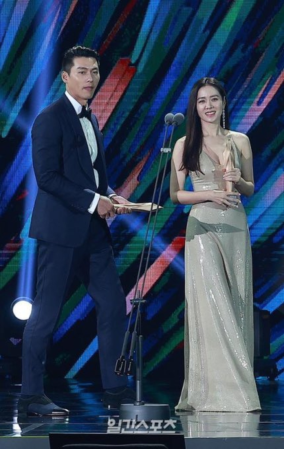 Fan miệt mài đẩy thuyền cho Son Ye Jin và Hyun Bin sau Baeksang 2020 - 6 Fan miệt mài đẩy thuyền cho Son Ye Jin và Hyun Bin sau Baeksang 2020 - 6
