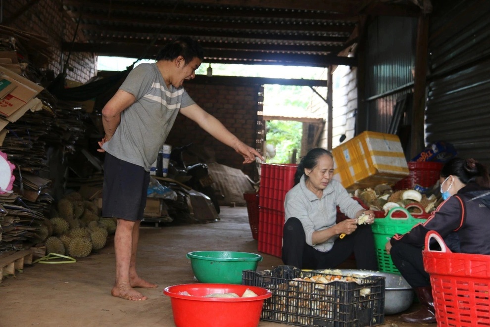 2 anh em thiếu oxy não di chứng tâm thần, gia cảnh quay quắt vì Covid-19 - 1 2 anh em thiếu oxy não di chứng tâm thần, gia cảnh quay quắt vì Covid-19 - 1