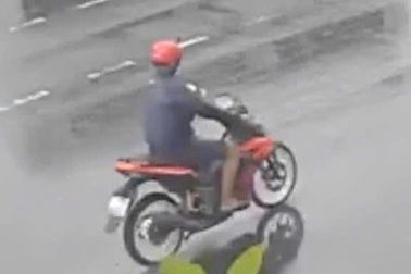 Trót tiêu hết tiền lương, người đàn ông đi cướp vì... sợ về vợ la mắng