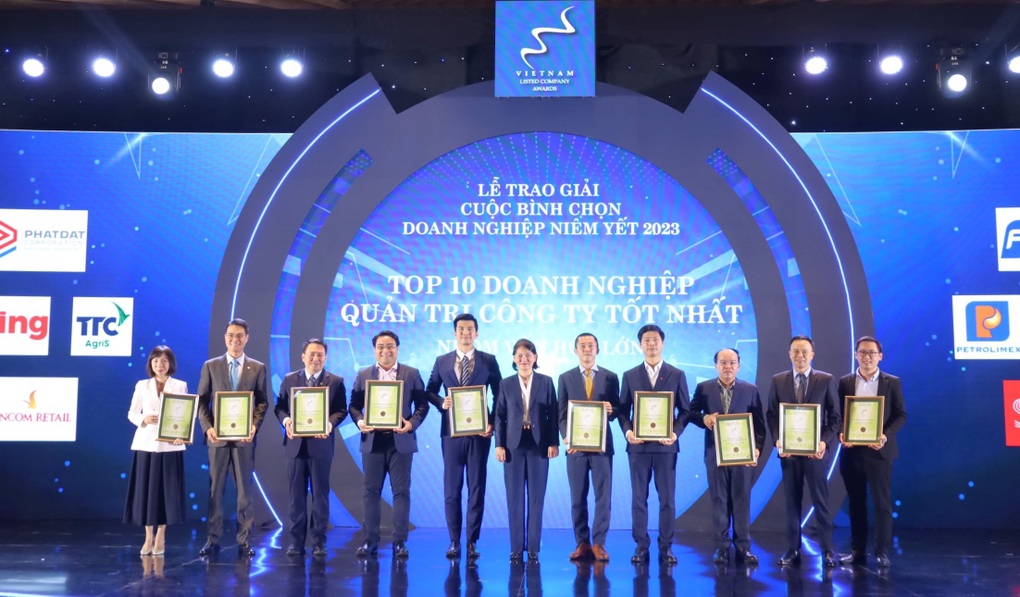 Petrolimex được vinh danh Top 10 doanh nghiệp quản trị công ty tốt nhất nhóm vốn hóa lớn năm 2023 - 2 Petrolimex được vinh danh Top 10 doanh nghiệp quản trị công ty tốt nhất nhóm vốn hóa lớn năm 2023 - 2