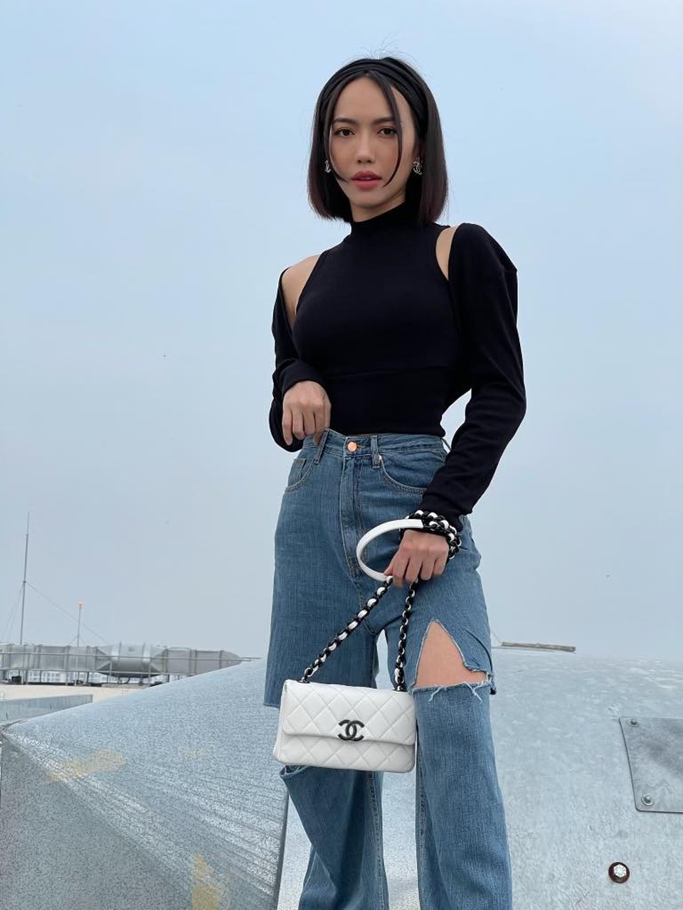 Mai Phương Thúy đơn giản với áo yếm vẫn nổi bật - 9 Mai Phương Thúy đơn giản với áo yếm vẫn nổi bật - 9