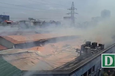 Hà Nội: Cháy lớn trên đường Trường Chinh