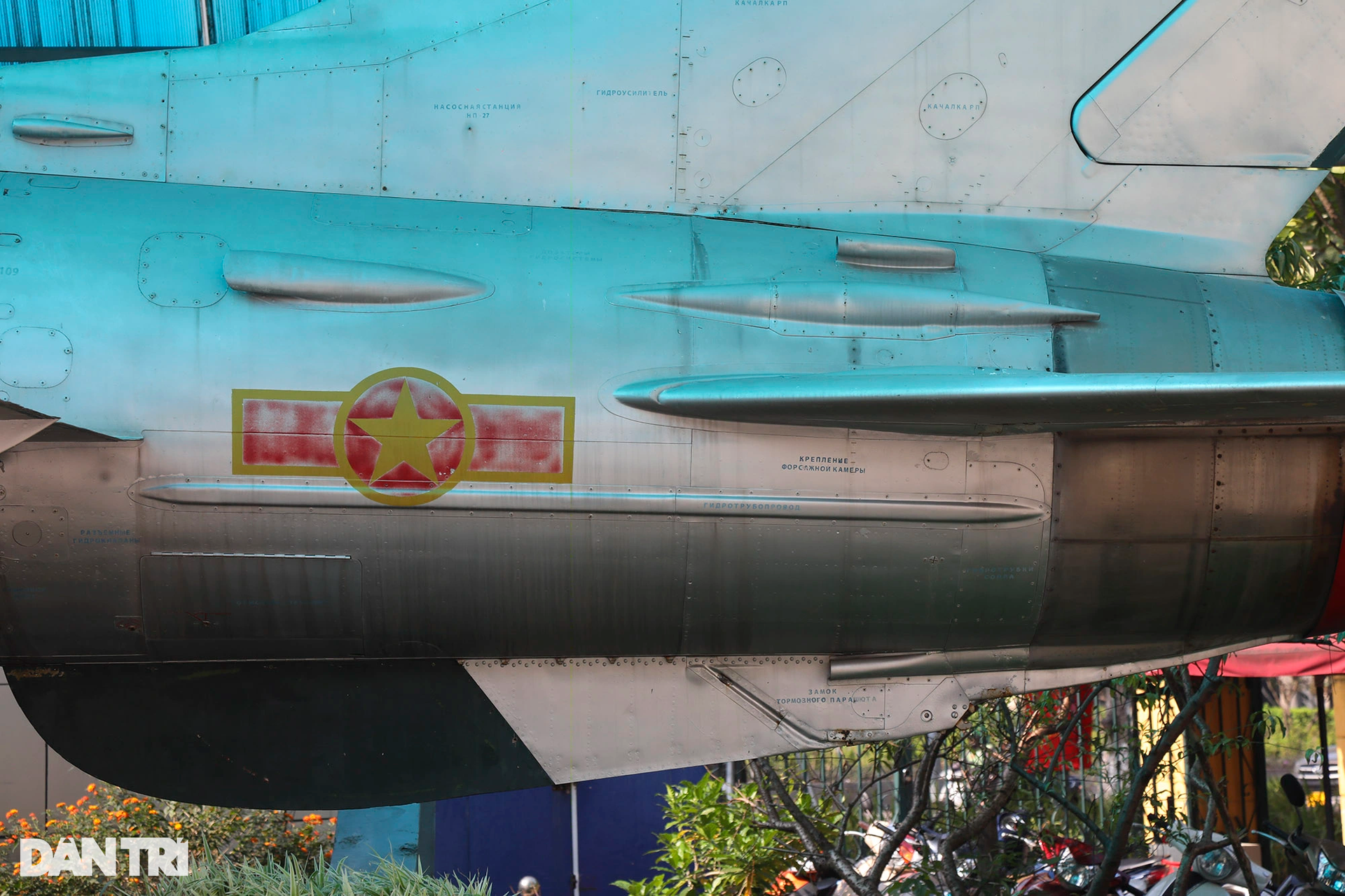 Ngắm Bảo vật Quốc gia MiG-21 từng bắn rơi nhiều máy bay B-52 của Mỹ - 8 Ngắm Bảo vật Quốc gia MiG-21 từng bắn rơi nhiều máy bay B-52 của Mỹ - 8