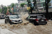 Làm thế nào để an toàn khi lái xe mùa mưa?