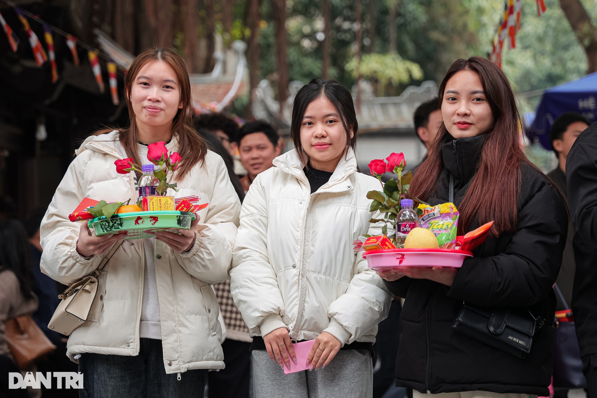 Người trẻ xin nghỉ làm sớm, vượt 50km đi chùa Hà cầu duyên đầu năm - 5 Người trẻ xin nghỉ làm sớm, vượt 50km đi chùa Hà cầu duyên đầu năm - 5