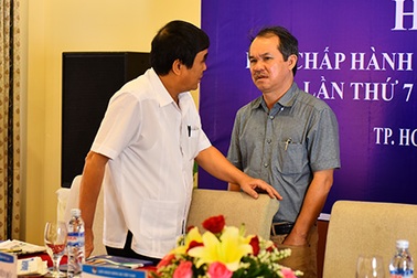 Bầu Đức có bỏ bóng đá?