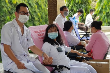 Ngân hàng máu dự trữ thiếu hụt, bệnh viện chung tay ứng cứu