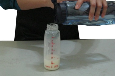 Mẹ thông thái pha sữa cho con bằng nước gì?