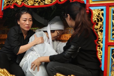 Nghẹn ngào giây phút tiễn biệt NSND Thế Anh về cõi vĩnh hằng