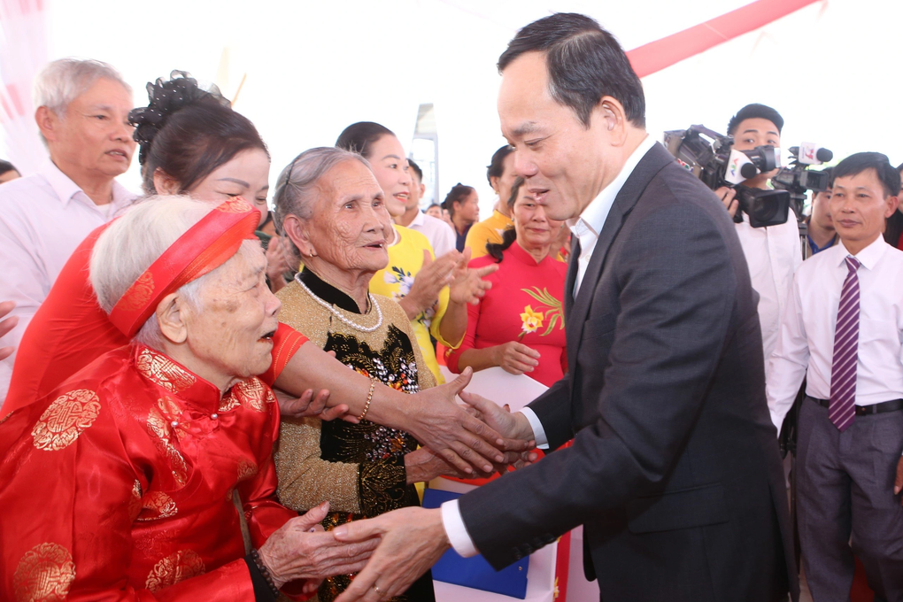 Phó Thủ tướng Trần Lưu Quang dự ngày hội Đại đoàn kết tại Thanh Hóa - 1 Phó Thủ tướng Trần Lưu Quang dự ngày hội Đại đoàn kết tại Thanh Hóa - 1