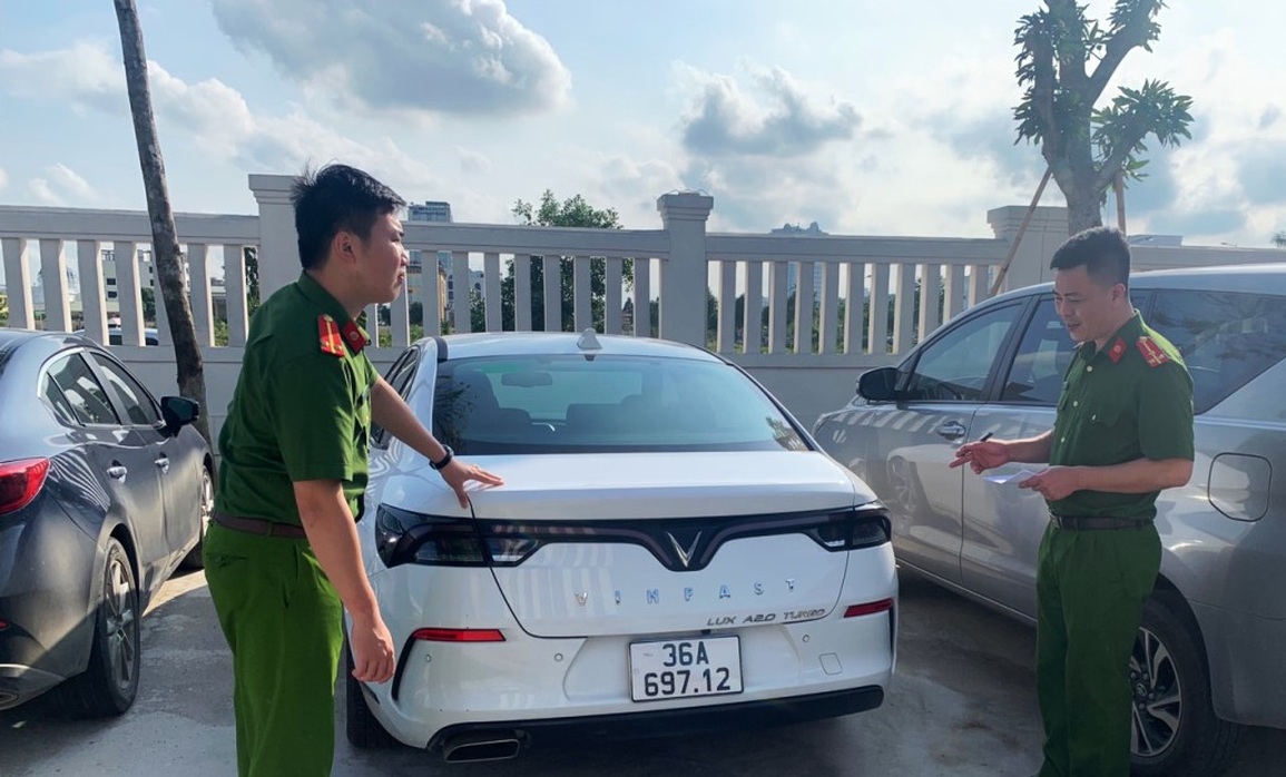 Thủ đoạn của cặp vợ chồng lừa đảo mua bán xe ô tô siêu hạng - 3 Thủ đoạn của cặp vợ chồng lừa đảo mua bán xe ô tô siêu hạng - 3
