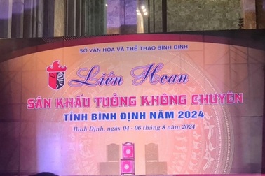 Đang diễn tuồng, nam nghệ nhân ngã gục trên sân khấu ở Bình Định