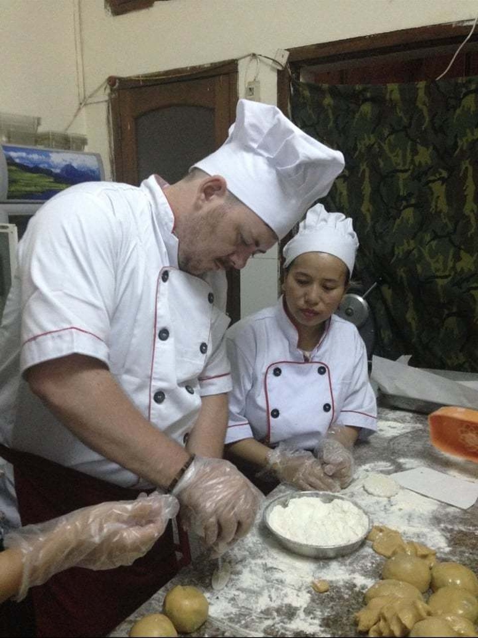 Cặp đôi nên duyên từ cuộc sống bụi đời, giờ là ông bà chủ thành đạt - 2 Cặp đôi nên duyên từ cuộc sống bụi đời, giờ là ông bà chủ thành đạt - 2