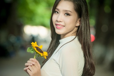 Thướt tha tà áo dài của thiếu nữ Hà thành ngày cuối thu