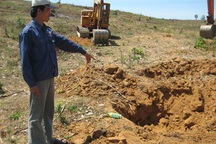 Hàng trăm người dân ngăn cản công ty cao su trồng cây