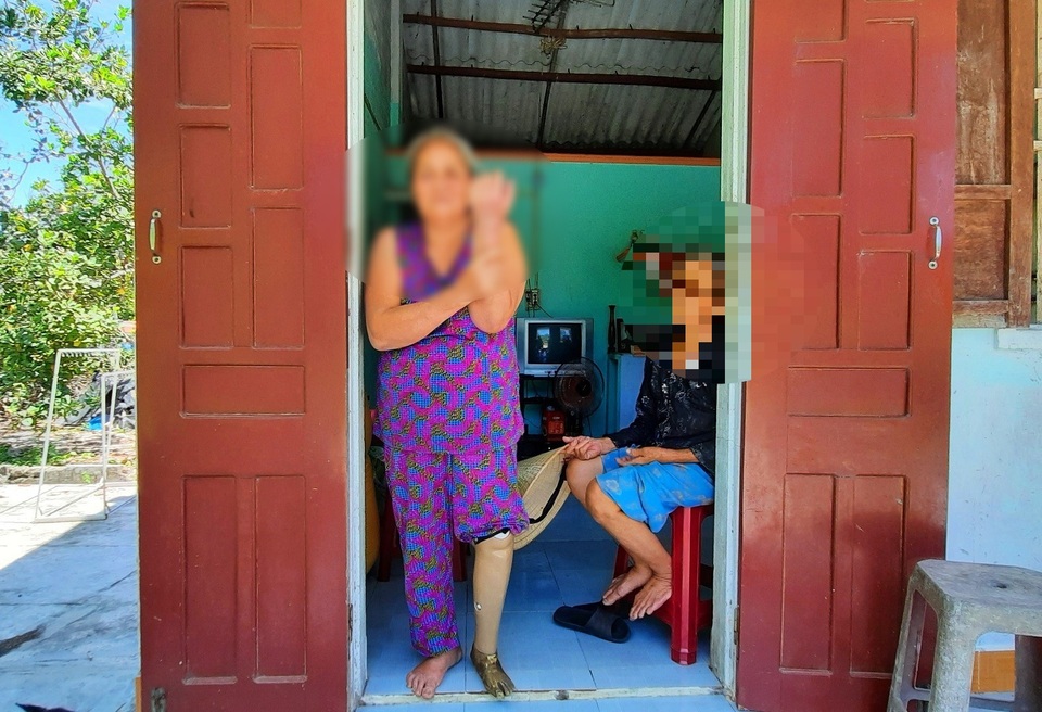 Tưởng được xây sửa nhà tình nghĩa, nhiều người nghèo bị lừa tiền - 2 Tưởng được xây sửa nhà tình nghĩa, nhiều người nghèo bị lừa tiền - 2