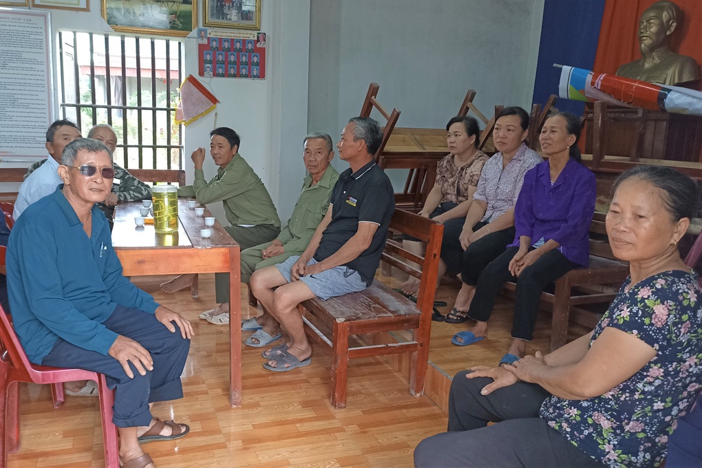 Lốc xoáy làm sập nhà, người dân mượn nhà văn hóa để tổ chức đám tang - 3 Lốc xoáy làm sập nhà, người dân mượn nhà văn hóa để tổ chức đám tang - 3