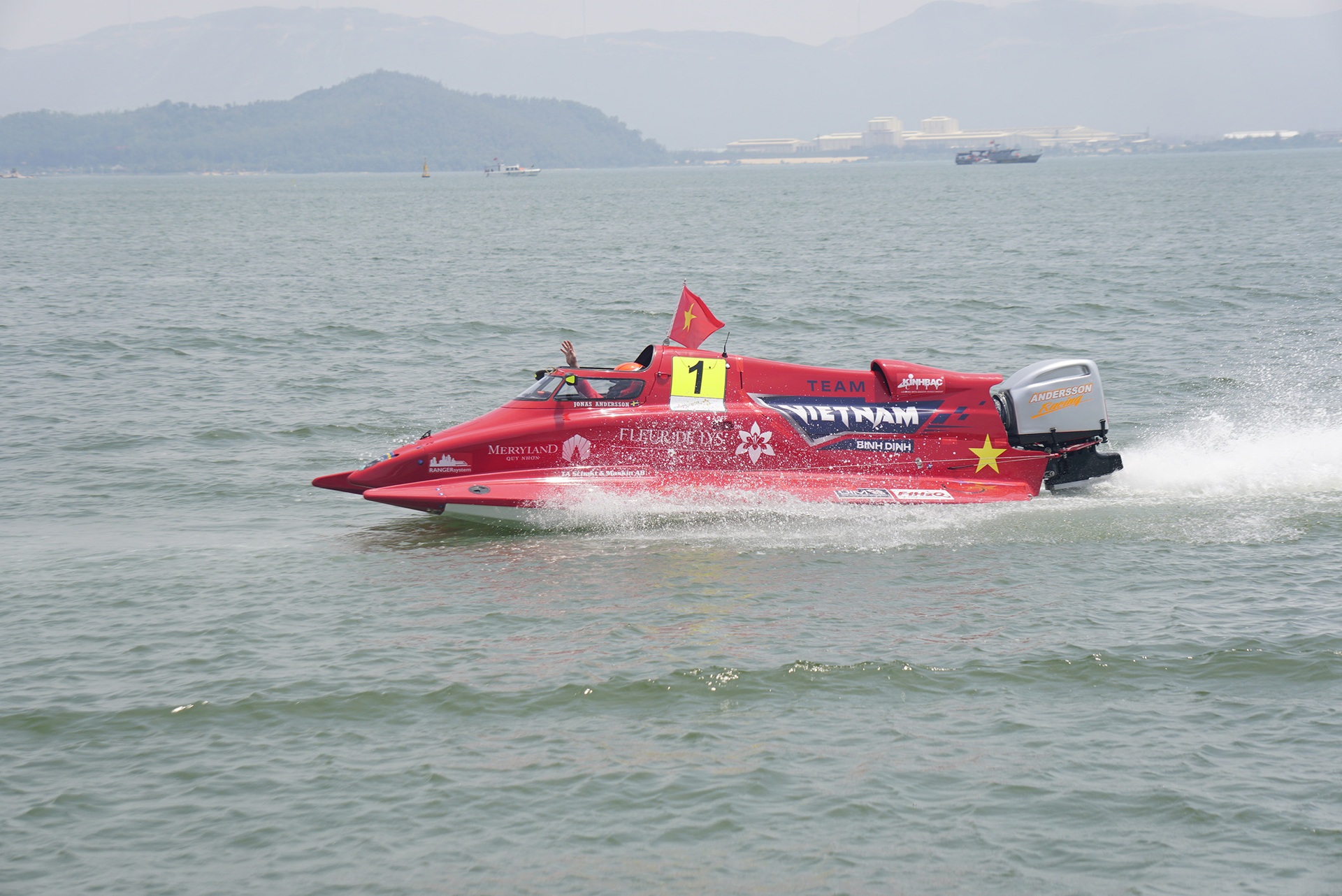 Tay đua Bình Định dừng cuộc chơi sớm ở vòng chung kết giải thuyền máy nhà nghề - 1 Tay đua Bình Định dừng cuộc chơi sớm ở vòng chung kết giải thuyền máy nhà nghề - 1