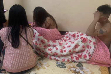 Bắt quả tang 2 đôi nam nữ mua bán dâm tại nhà nghỉ