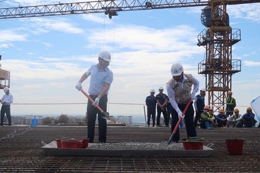 Thêm một tòa dự án Xanh Sunshine Garden tiếp tục cất nóc