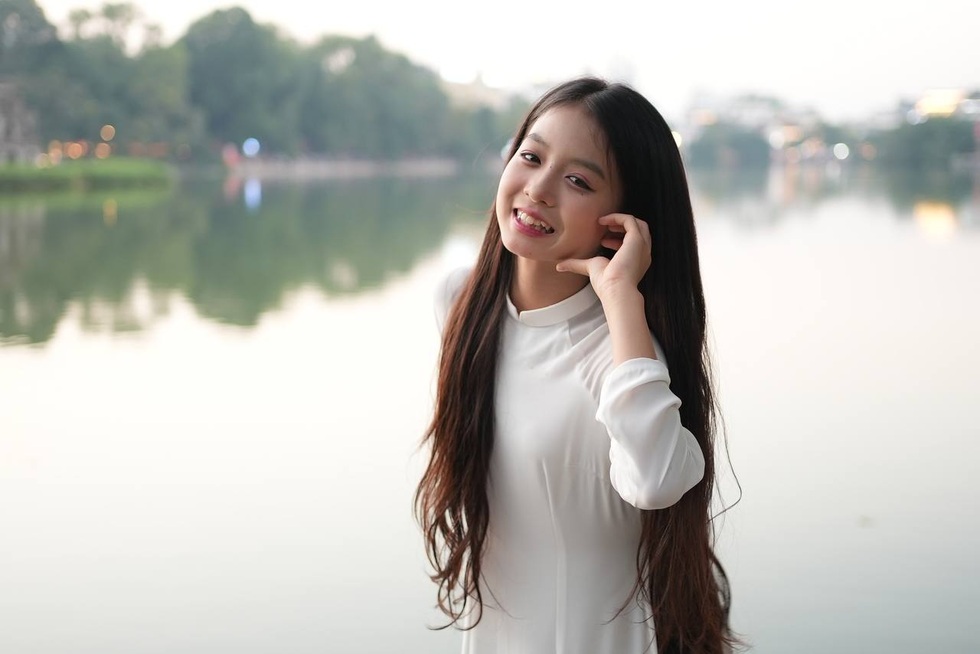 Chuyện ít biết về cô bé Hà Nội 12 tuổi hát nhạc đỏ với bà hút 46 triệu view