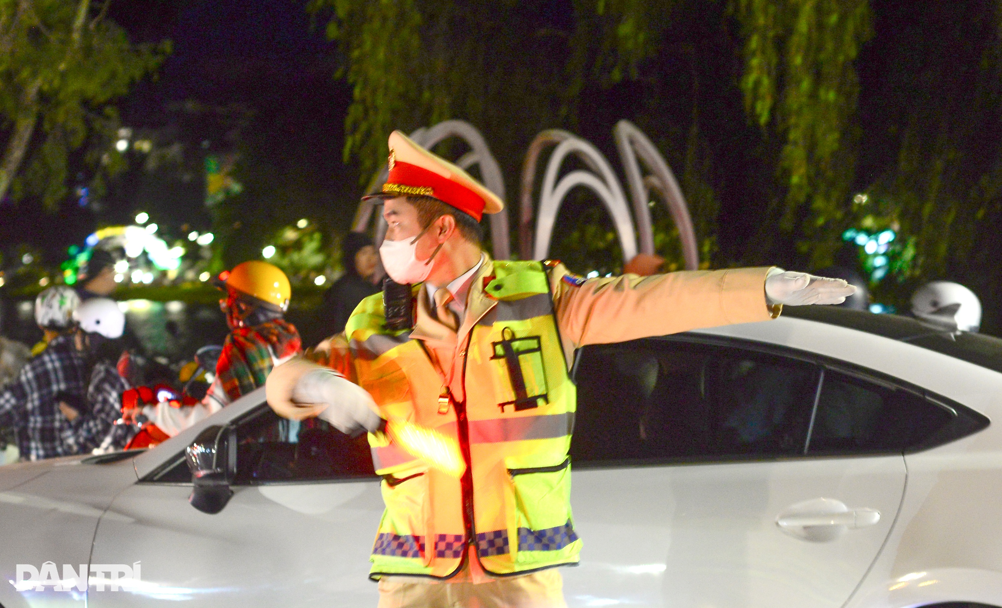 Trânsito caótico em Dalat após perder o título de cidade sem semáforos - 3 Giao thông Đà Lạt sau khi mất danh hiệu thành phố không đèn đỏ - 3