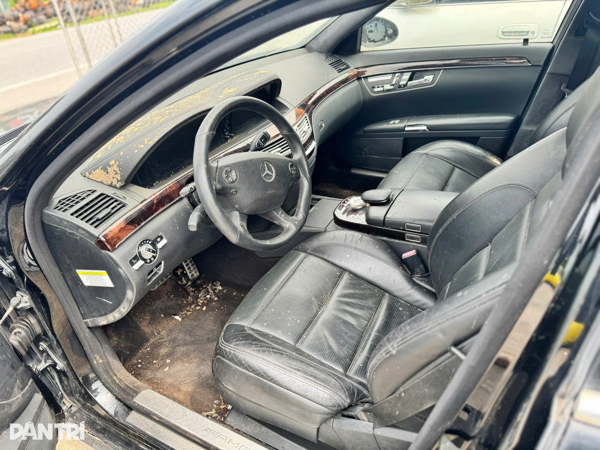 Bên trong chiếc Mercedes S 63 bỏ hoang gần 10 năm đang bán 88 triệu đồng - 7