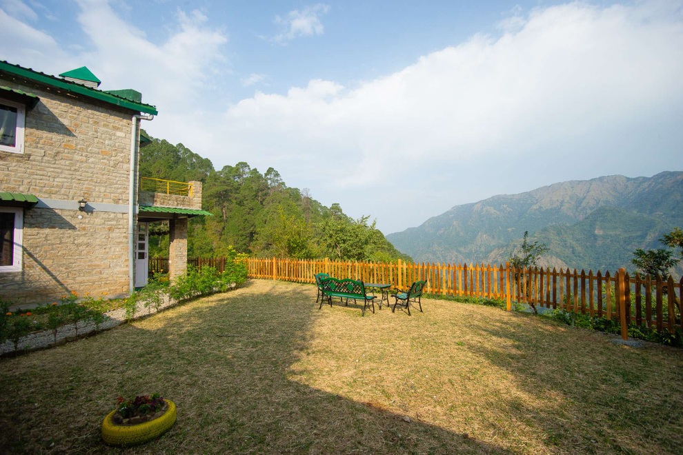 Bỏ phố lên núi, vợ chồng xây nhà và làm nông trại ở độ cao 1.500m - 1 Bỏ phố lên núi, vợ chồng xây nhà và làm nông trại ở độ cao 1.500m - 1