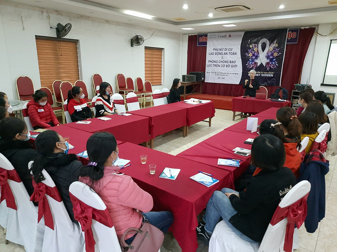 Cay đắng cô gái bị khách ép rượu, sàm sỡ, phải bỏ trốn nơi xứ người - 5 Cay đắng cô gái bị khách ép rượu, sàm sỡ, phải bỏ trốn nơi xứ người - 5