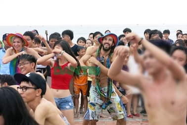 Đà Nẵng khẳng định biển vẫn an toàn để chơi thể thao, giải trí dưới nước