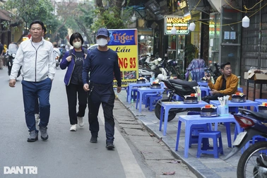 Vỉa hè ở Hà Nội không dành cho người đi bộ