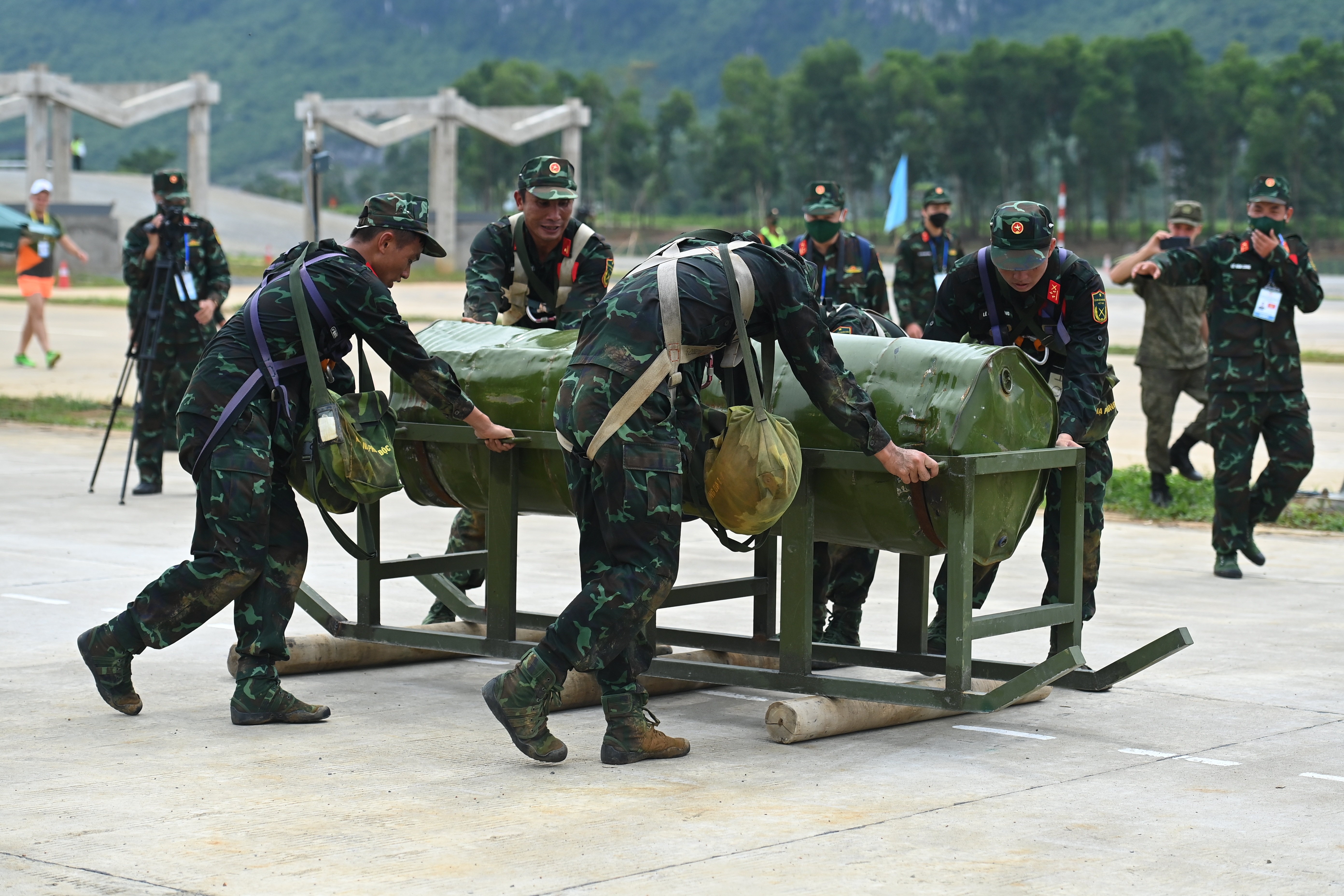 Quyết liệt cuộc tranh tài giữa đội Việt Nam và Nga nội dung Vùng tai nạn - 18 Quyết liệt cuộc tranh tài giữa đội Việt Nam và Nga nội dung Vùng tai nạn - 18