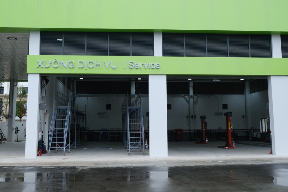 Cận cảnh xe buýt điện thông minh đầu tiên lăn bánh chính thức tại Việt Nam - 8