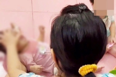 Vụ bé gái 4 tuổi bị đánh, ném vào tường ở Hà Nội: Cô giáo thừa nhận hành vi