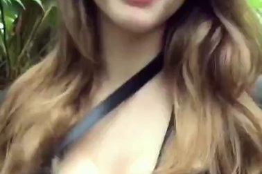 Nữ nhiếp ảnh gia xinh đẹp cùng những động tác đáng yêu “gây sốt” cộng đồng mạng